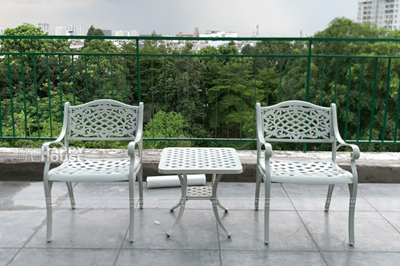 Bàn Ghế Cà Phê Sân Thượng Cuối Năm - Không Gian Nghỉ Dưỡng Sang Trọng Đầu Mùa